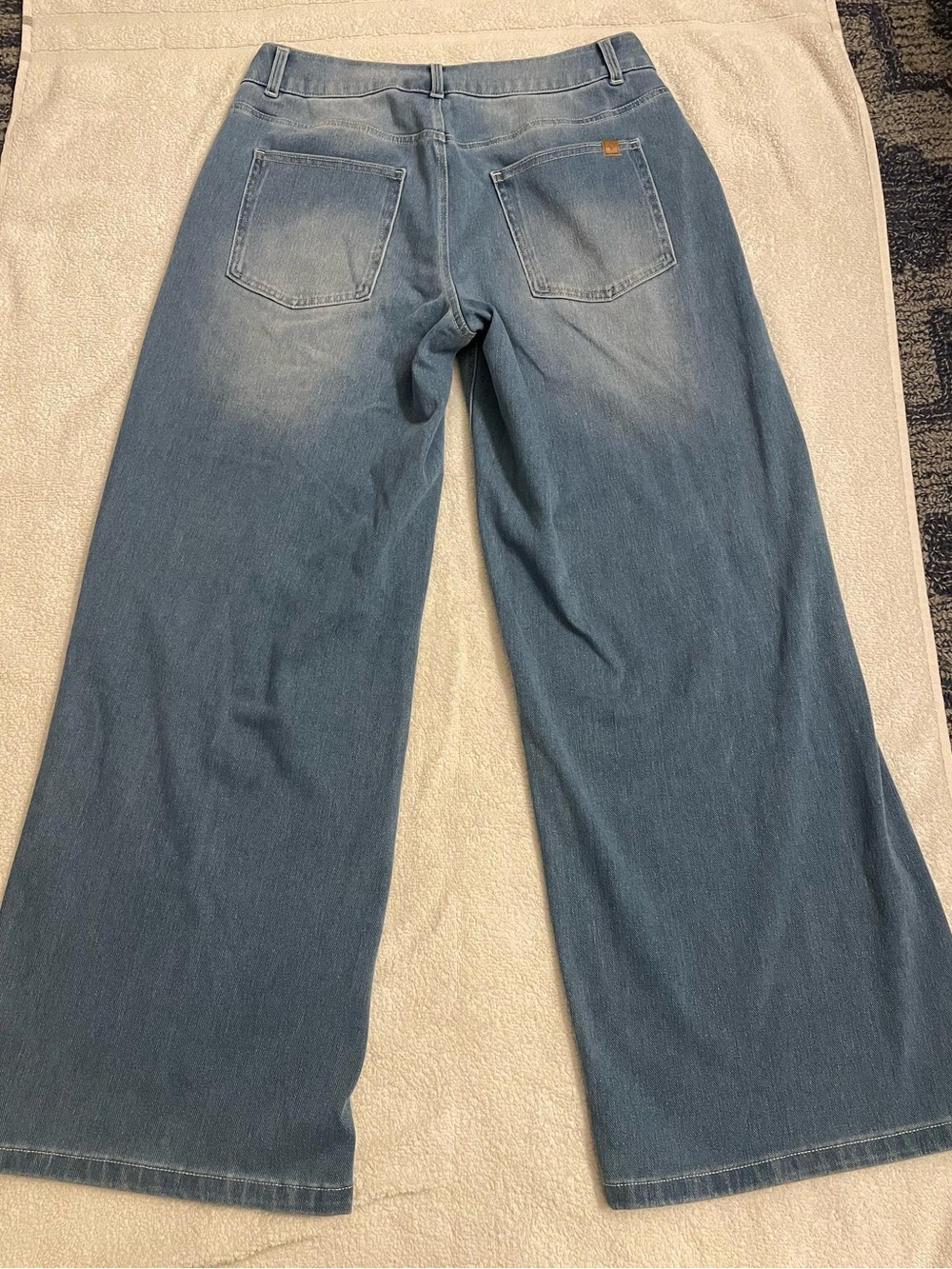 HALARA Blue Spruce Denim Wide-Leg Stretch Jeans - Picture 3 of 8